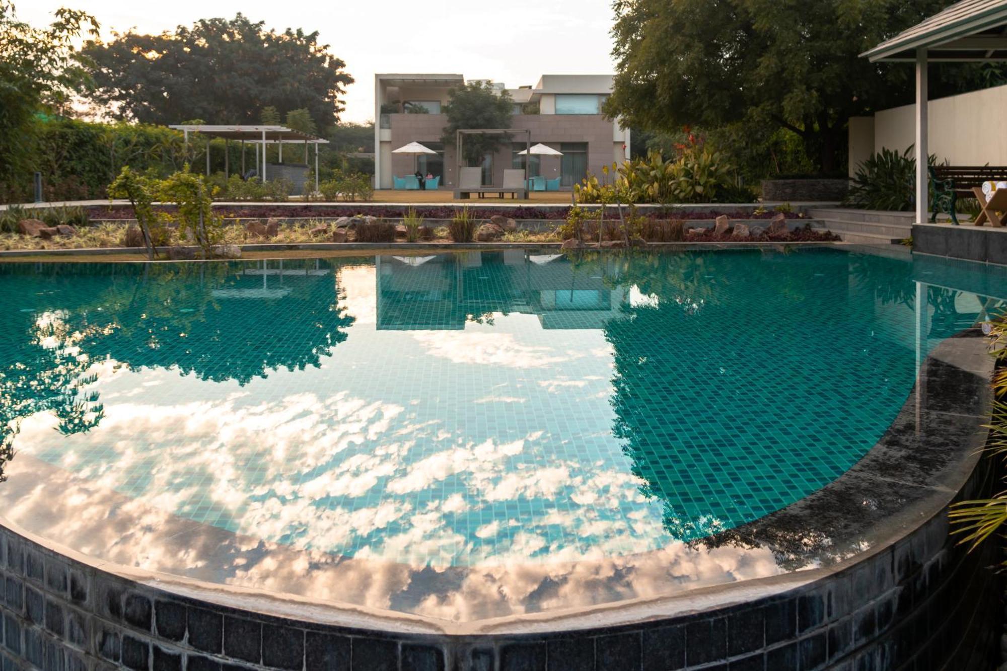 Karma Lakelands, Gurugram Гургаон Экстерьер фото